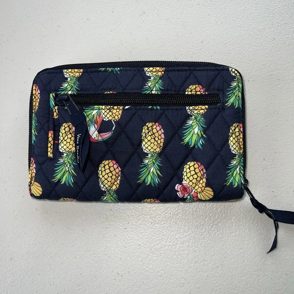 New VERA BRADLEY Turnlock Zip‎ Wallet Toucan Party Navy Blue & Pineapples